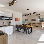 Istriensonne 0005 - Maristra Mit Pool Villa *