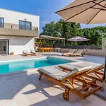 Villa Istriensonne 0005 - Maristra Mit Pool *