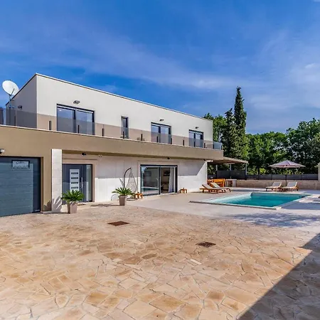 Istriensonne 0005 - 2021 New Built Ultra Modern Maristra