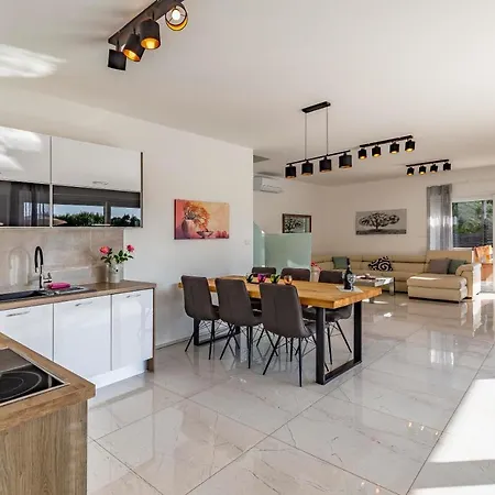 Istriensonne 0005 - 2021 New Built Ultra Modern Maristra Villa *