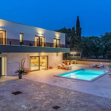Istriensonne 0005 - 2021 New Built Ultra Modern Maristra Villa Šišan